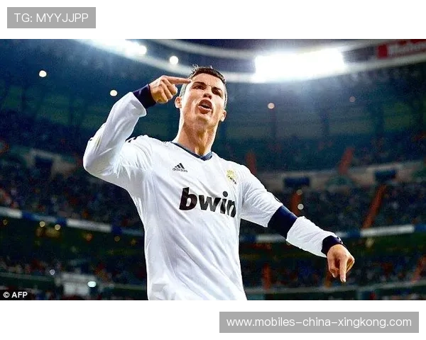 世界冠军模仿小孩庆祝动作：童趣与冠军精神的完美融合