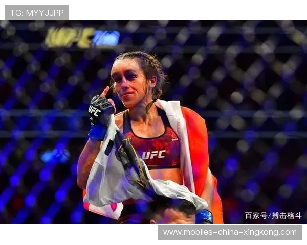 UFC 女王怒喷对手：你就是软的