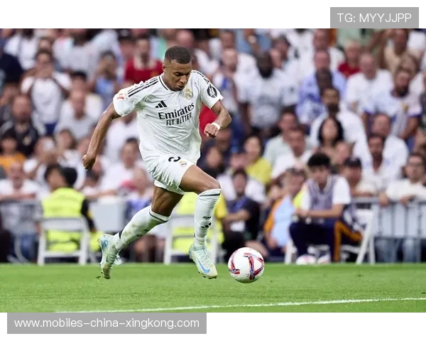 皇马快速反击中锋门前补射形成致命一击，展现王者之风！