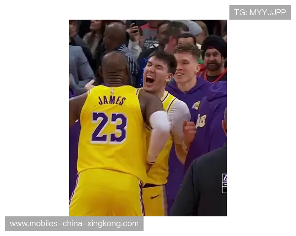 詹姆斯长传助攻反击得手,湖人节奏流畅 詹姆斯长传助攻反击得手,湖人节奏流畅